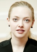 Аманда Сейфрид (Amanda Seyfried) Letters to Juliet press conference portraits by Vera Anderson (Verona, May 2, 2010) - 11xHQ F1d453295858732