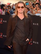 Брэд Питт (Brad Pitt) 'World War Z' New York Premiere, Duffy Square in Times Square (June 17, 2013) - 206xHQ 386c44299072644