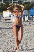 Эммануэла де Паула, Джессика Харт (Jessica Hart, Emanuela de Paula) Bikini Photoshoot on the Beach in Miami - 06.12.2013 -  285 HQ 47f58d301839139