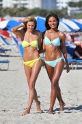 Эммануэла де Паула, Джессика Харт (Jessica Hart, Emanuela de Paula) Bikini Photoshoot on the Beach in Miami - 06.12.2013 -  285 HQ 892a6f301832065