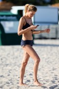Эммануэла де Паула, Джессика Харт (Jessica Hart, Emanuela de Paula) Bikini Photoshoot on the Beach in Miami - 06.12.2013 -  285 HQ 7e8c9a301842958