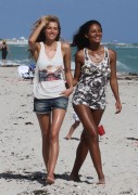 Эммануэла де Паула, Джессика Харт (Jessica Hart, Emanuela de Paula) Bikini Photoshoot on the Beach in Miami - 06.12.2013 -  285 HQ 4a2ed1301851961