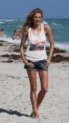 Эммануэла де Паула, Джессика Харт (Jessica Hart, Emanuela de Paula) Bikini Photoshoot on the Beach in Miami - 06.12.2013 -  285 HQ A66c4a301851185