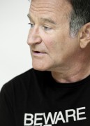 Робин Уильямс (Robin Williams) World's Greatest Dad - Photocall, Los Angeles, 2009 (33xHQ) 853be4305516366