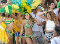Дженнифер Лопез (Jennifer Lopez) Filming a FIFA World Cup Music Video in Ft. Lauderdale - 2/11/14 - 122 HQ E2de79307473916