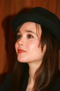 Эллен Пейдж (Ellen Page) To Rome with Love - Portrait Session 2012 - 24xHQ 18cff4308796453