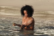 Рианна (Rihanna) On the beach, Barbados, 2013-12-28 (82xHQ) 2787c1309924594