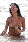 Рианна (Rihanna) On the beach, Barbados, 2013-12-28 (82xHQ) 4b9871309924400