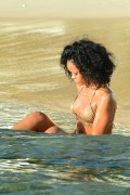 Рианна (Rihanna) On the beach, Barbados, 2013-12-28 (82xHQ) 66b423309924271