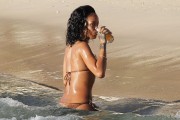Рианна (Rihanna) On the beach, Barbados, 2013-12-28 (82xHQ) 9013a3309924573