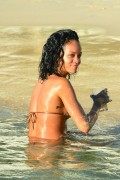 Рианна (Rihanna) On the beach, Barbados, 2013-12-28 (82xHQ) C4180f309924258