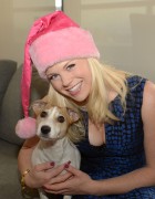 Меган Хилти (Megan Hilty) 2012-12-21 ready for Christmas while posing in New York City (12xHQ) 076857312861053