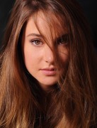 Шейлин Вудли (Shailene Woodley) Dubai International Film Festival Portraits by Andrew H. Walker (Dubai, December 10, 2011) - 11xUHQ 37cacb315032247