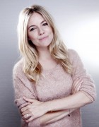 Сиенна Миллер (Sienna Miller) poses for a portrait on Friday, October 5, 2012 in New York (35xHQ) 137bf4317738461