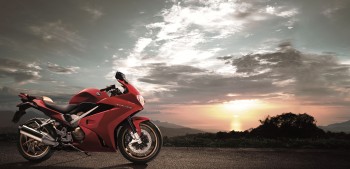 new high-res images of the 2014 Honda VFR800F