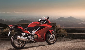 new high-res images of the 2014 Honda VFR800F