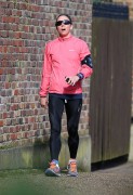 Мелани Чисхолм (Melanie Chisholm) jogging in North London - February 21, 2014 (16xHQ) Cbdc87323179976