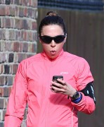 Мелани Чисхолм (Melanie Chisholm) jogging in North London - February 21, 2014 (16xHQ) Cea414323179956