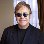 Элтон Джон (Elton John) Gnomeo and Juliet press conference (Los Angeles, 21.01.2011) - 10xHQ 51f794323182368