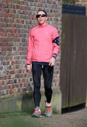 Мелани Чисхолм (Melanie Chisholm) jogging in North London - February 21, 2014 (16xHQ) B0871e323180003