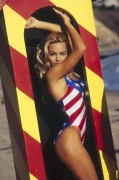 Памела Андерсон (Pamela Anderson) Kim Carlsberg Baywatch Photoshoot 1995 - 49хHQ E5fbeb324093436