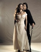 Кэтрин Зета-Джонс (Catherine Zeta-Jones) The Legend of Zorro Promo (15xHQ) 3fa8ab324376723