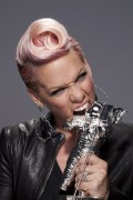 Алисия Мур (Пинк, Pink) for MTV Video Music Awards 2012 (1xHQ) 37e276328703579