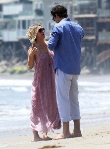 Kaley Cuoco beach soles - The MousePad