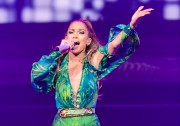 Дженнифер Лопез (Jennifer Lopez) In concert at Foxwoods Casino's Great Theater in Connecticut - June 21, 2014 - 26xUHQ 0fa886336189346