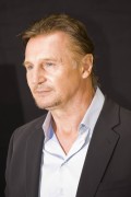 Лиам Нисон (Liam Neeson) presents his latest movie 'Grey Under the Wolves' at the Hotel Adlon in Berlin, Germany, 04.01.12 (13xHQ) D3dbe3336184328