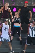Дженнифер Лопез (Jennifer Lopez) Rehearsing for the IHeartRadio Pool Party in Miami Beach - June 28, 2014 - 91xUHQ B05e69336190745