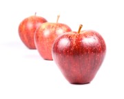 Красные яблоки на белом фоне (Red apple) 45bc9e336609867