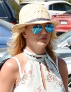 Бритни Спирс (Britney Spears) Out grocery shopping in Thousand Oaks, 10.07.2014 (59xHQ) 44294e338625483