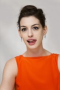 Энн Хэтэуэй (Anne Hathaway) 'One Day' press conference portraits by Armando Gallo, New York City, August 10, 2011 - 35xUHQ E6126f342570717