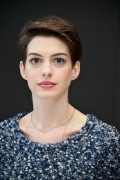 Энн Хэтэуэй (Anne Hathaway) на пресс-конференции фильма «Отверженные» («Les Miserables») (16xHQ) Be5fd9342588096