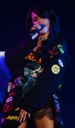 Рианна (Rihanna) on the 1st night of The Monster Tour at the Rose Bowl in Pasada - 08.08.14 - 91 HQ 48e33b344007948