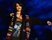 Рианна (Rihanna) on the 1st night of The Monster Tour at the Rose Bowl in Pasada - 08.08.14 - 91 HQ E7b8f0344008388