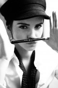 Эмма Уотсон (Emma Watson) Harry Crowder Photoshoot for Harper's Bazaar October 2011 - 4xHQ F1addc344030029