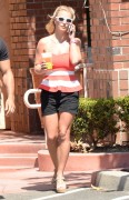 Бритни Спирс (Britney Spears) Starbucks in Thousand Oaks, 11.08.2014 - 79хHQ 0f1ea8347449041