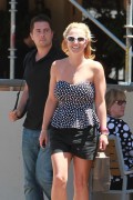 Бритни Спирс (Britney Spears) Out for some solo shopping in Westlake Village, 13.08.2014 - 117хHQ 2caca6347449104
