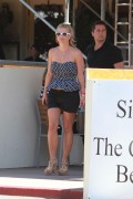 Бритни Спирс (Britney Spears) Out for some solo shopping in Westlake Village, 13.08.2014 - 117хHQ 3b5ca5347449425