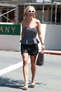 Бритни Спирс (Britney Spears) Out for some solo shopping in Westlake Village, 13.08.2014 - 117хHQ 7fb4f4347449462
