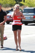 Бритни Спирс (Britney Spears) Starbucks in Thousand Oaks, 11.08.2014 - 79хHQ 8a0cd1347448994
