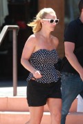 Бритни Спирс (Britney Spears) Out for some solo shopping in Westlake Village, 13.08.2014 - 117хHQ B089ad347449399
