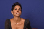 Холли Берри (Halle Berry) Frankie and Alice press conference portraits by Munawar Hosain (Hollywood, November 30, 2010) (103HQ) 90be48348136868