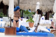 Кара Делевинь и Мишель Родригес (Michelle Rodriguez, Cara Delevigne) at beach in Cancún, Mexico, 2014.03.28 (58xHQ) 17e848349072571