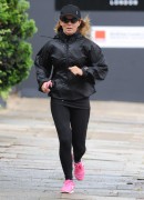Джери Холливелл (Geri Halliwell) Seen out jogging in Hampstead, 26.08.2014 - 18xHQ 399c10349071328