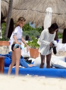 Кара Делевинь и Мишель Родригес (Michelle Rodriguez, Cara Delevigne) at beach in Cancún, Mexico, 2014.03.28 (58xHQ) F2ee95349072337