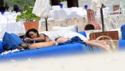 Кара Делевинь и Мишель Родригес (Michelle Rodriguez, Cara Delevigne) at beach in Cancún, Mexico, 2014.03.28 (58xHQ) F936cf349072517