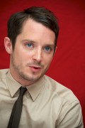 Элайджа Вуд (Elijah Wood) The Hobbit An Unexpected Journey Press Conference at the London Hotel in New York City, 05.12.12 - 5xHQ 7808ae351015890